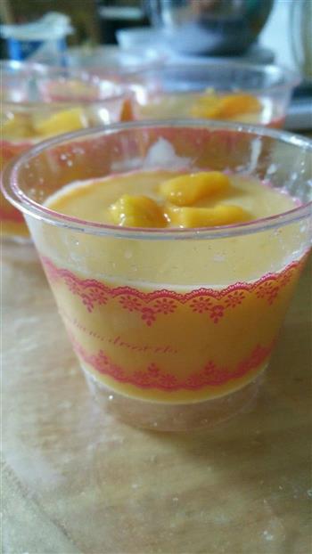 酸奶芒果慕斯杯的做法步骤3