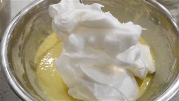 柔软细腻的奶酪炼乳蛋糕的做法图解10