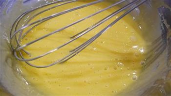 柔软细腻的奶酪炼乳蛋糕的做法步骤4