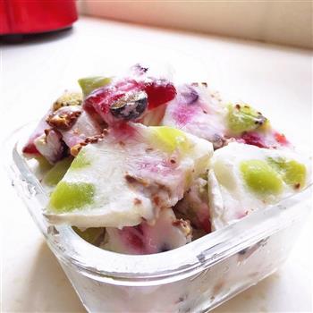 夏日解暑必备小甜品-士力架水果冻酸奶的做法步骤9