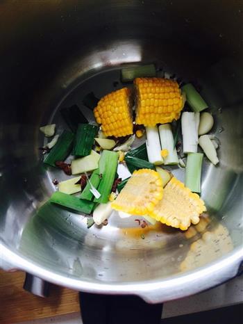 酱香排骨炖玉米的做法图解3