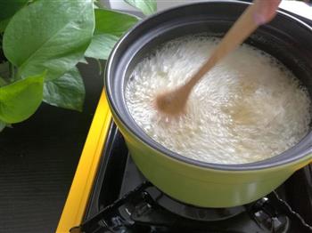 营养小米粥的做法图解2