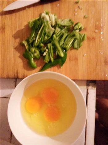 青椒鸡蛋打卤面的做法步骤3