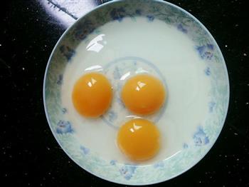 洋葱炒蛋的做法步骤1