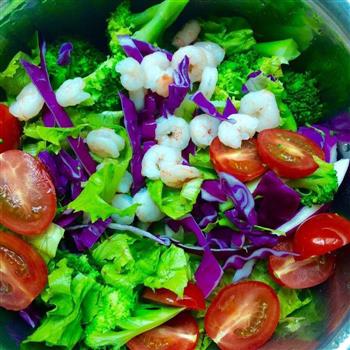 夏日减脂虾仁蔬菜沙拉  丘比千岛酱的做法步骤1