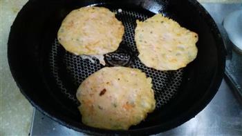 土豆胡萝卜软煎饼的做法步骤8