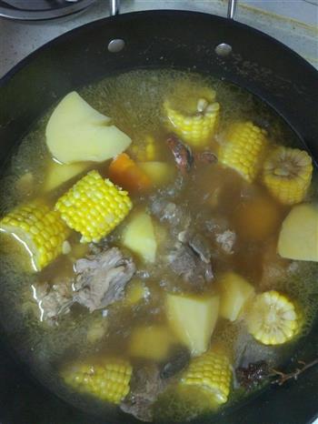 土豆玉米排骨汤的做法步骤4