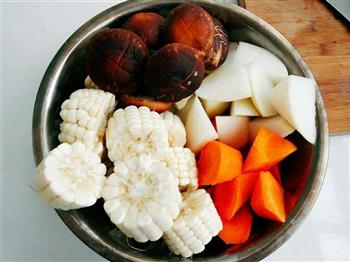玉米萝卜排骨汤的做法步骤1