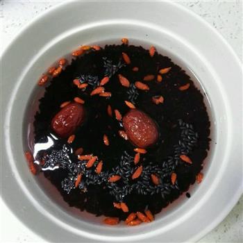 黑米粥/枸杞红枣黑米粥的做法图解2
