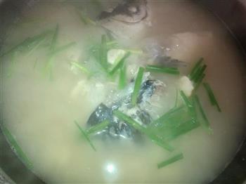 营养与美味并存的奶白色鱼头豆腐汤的做法图解8