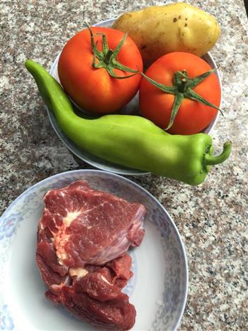 番茄土豆炖牛肉的做法图解1