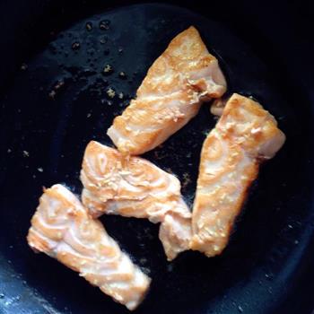 干煎三文鱼的做法步骤2