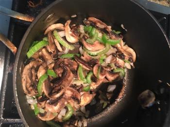 鸡丝奶油蘑菇汤-孙红雷打动主厨的做法步骤6