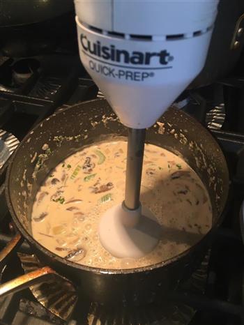 鸡丝奶油蘑菇汤-孙红雷打动主厨的做法步骤8