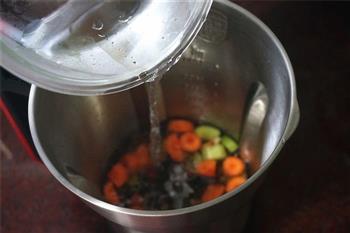黄瓜胡萝卜豆浆的做法步骤3