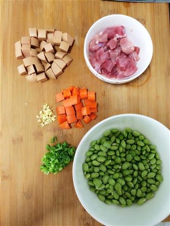 毛豆炒肉的做法步骤2