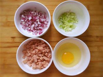 营养美味火腿蛋炒饭的做法图解1