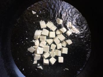 花蛤豆腐汤的做法步骤1
