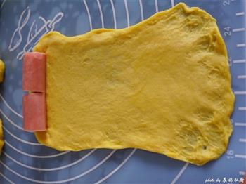 胡萝卜香肠卷面包的做法图解7