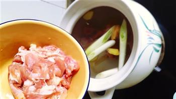 新疆大盘鸡+竹笋美味鲜鸡汤的做法图解3