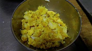 蛋黄焗南瓜的做法图解2