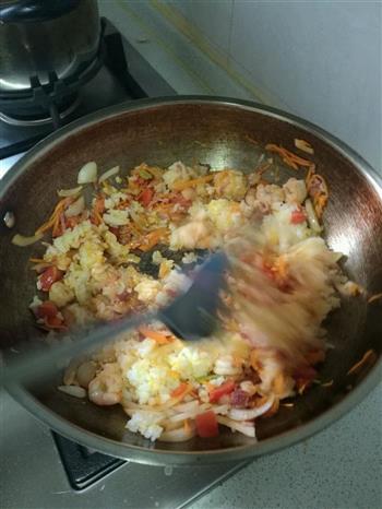 培根海鲜焗饭的做法步骤3