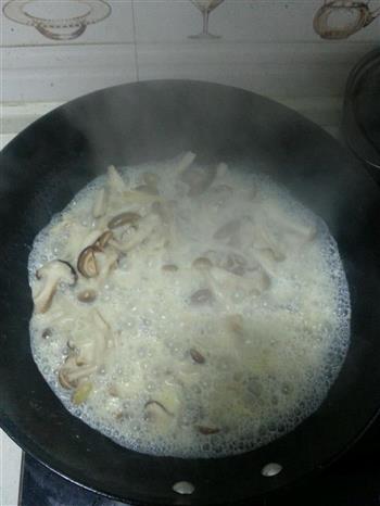 菌菇芦荟百合汤的做法步骤1