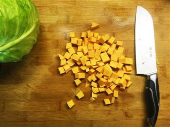 营养早餐-芝士烤红薯丁+蛋皮蔬菜卷的做法图解1