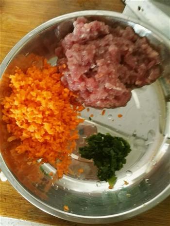 红萝卜酿香菇的做法步骤1