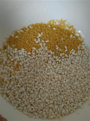 南瓜小米粥的做法步骤1