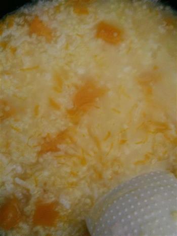 南瓜小米粥的做法步骤5