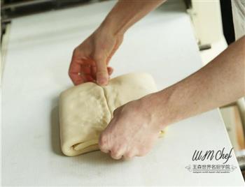 维也纳结面包怎么做，维也纳结面包怎么做好吃，维也纳结面包做法