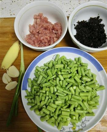 肉沫橄榄菜炒豆角的做法图解1