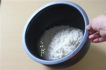 电饭锅版芒果糯米饭的做法步骤4