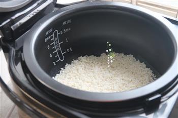 电饭锅版芒果糯米饭的做法步骤5
