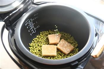 电饭锅绿豆汤的做法图解3