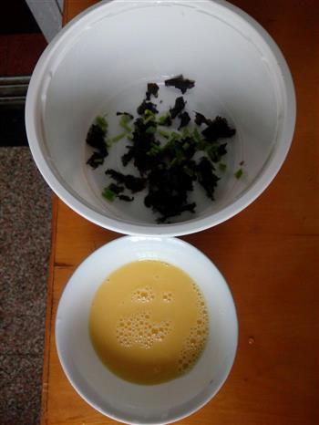 清香的紫菜蛋汤‘’鲜而不腻的做法步骤2