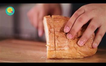 拉丝到天际的烤芝士面包的做法图解2