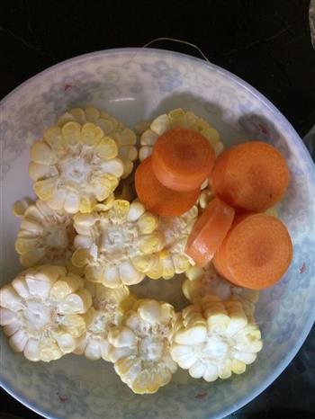玉米海带排骨汤的做法步骤2