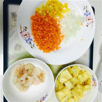 菠萝虾仁炒饭，一改炒饭的油腻的做法步骤1