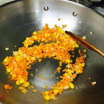 菠萝虾仁炒饭，一改炒饭的油腻的做法步骤4