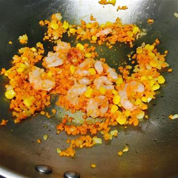 菠萝虾仁炒饭，一改炒饭的油腻的做法步骤5