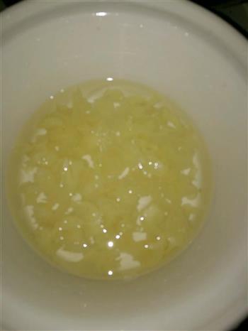 银耳莲子百合红枣枸杞汤的做法步骤4