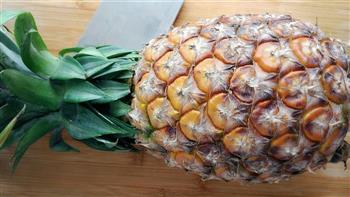 自制菠萝罐头的做法图解1