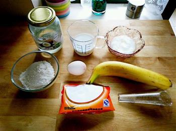 椰香酸奶香蕉松饼的做法步骤1