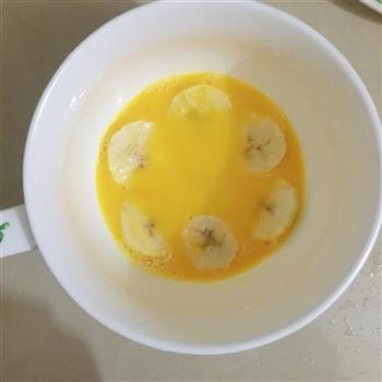 鸡蛋香蕉吐司塔的做法步骤2