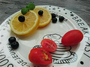 简单的番茄小兔水果盘的做法步骤1