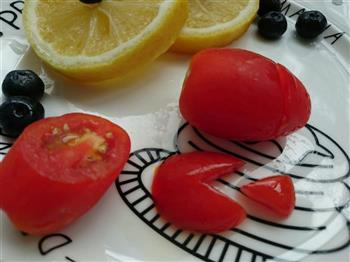 简单的番茄小兔水果盘的做法步骤2