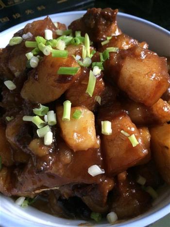 小食堂-红烧肉炖土豆的做法步骤7