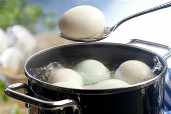 小清新的夏季营养早餐-鹊山鸡白水煮蛋的做法图解3
